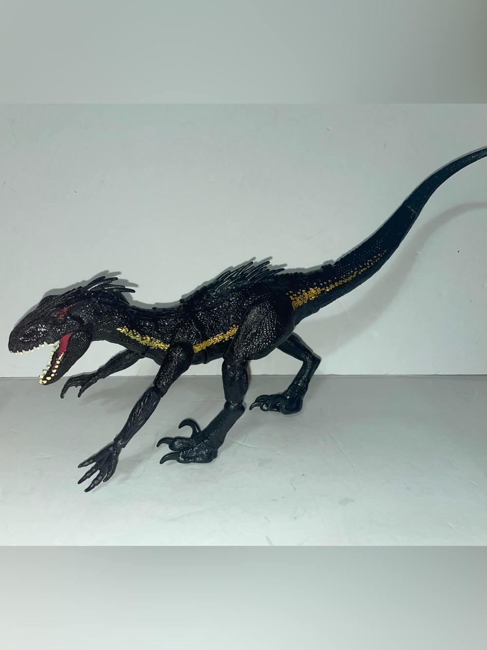 2017 Jurassic World Fallen Kingdom Indoraptor Black & Gold Dinosaur Figure